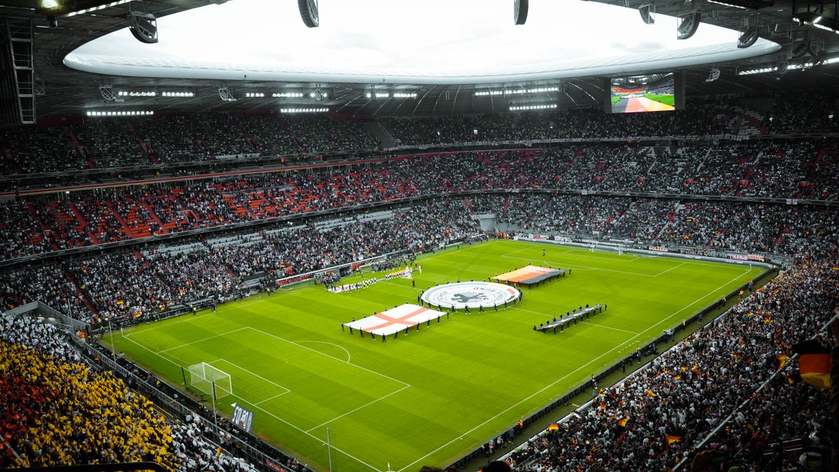 Teams lined up before a decisive World Cup group match
